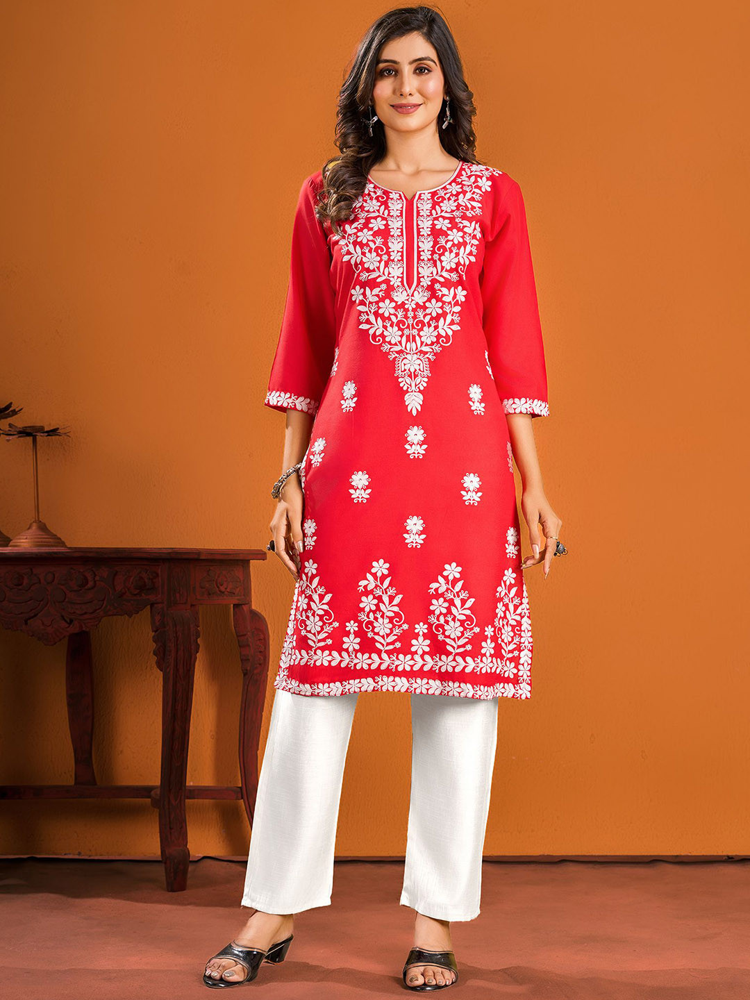 

WORIVOC Women Floral Embroidered Thread Work Kurta, Orange