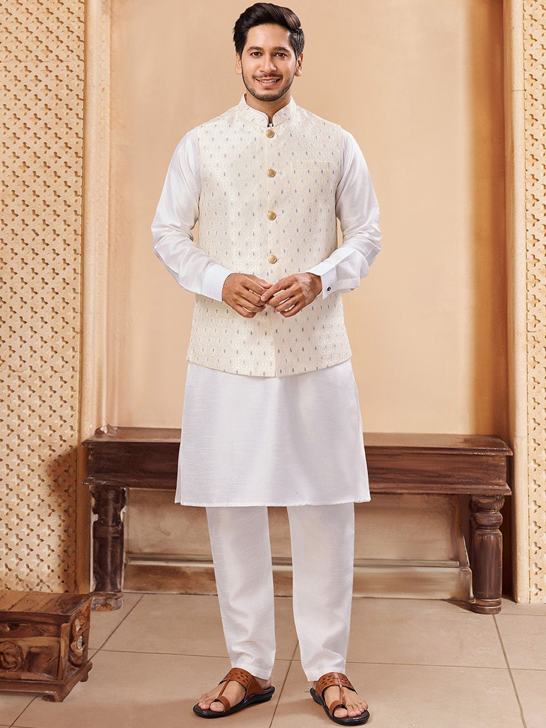 

House of Pataudi Men Straight Kurta With Pyjama & Nehru Jacket, White