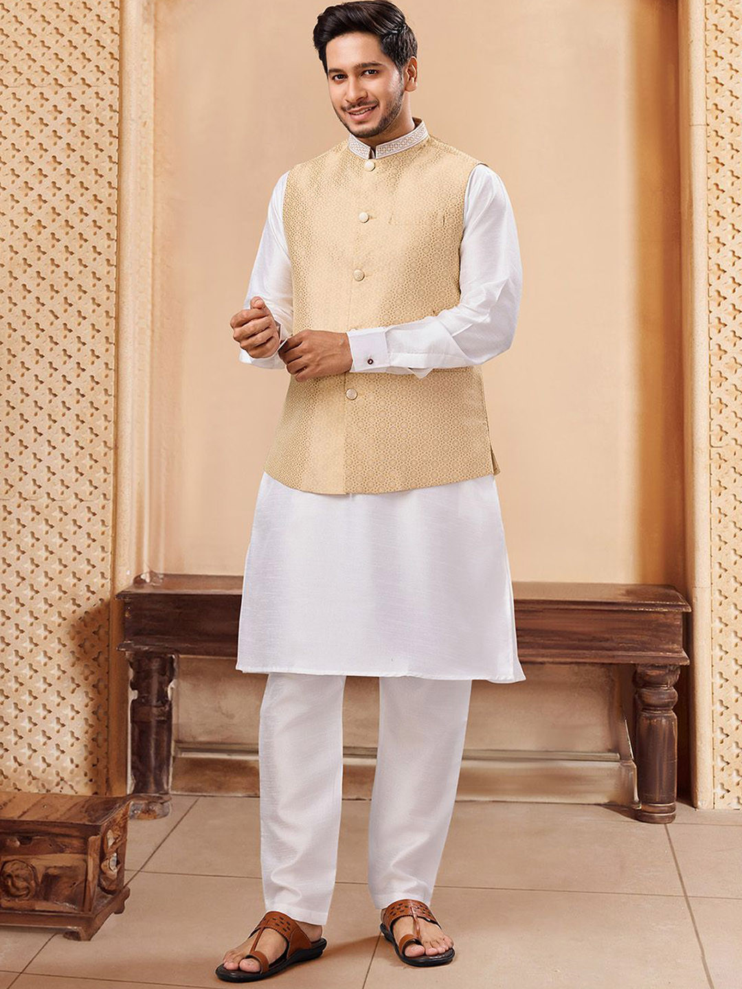 

House of Pataudi Men Straight Kurta With Pyjama & Nehru Jacket, Beige