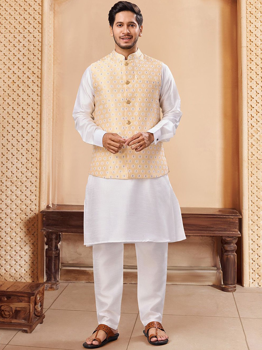 

House of Pataudi Men Straight Kurta With Pyjama & Nehru Jacket, Cream