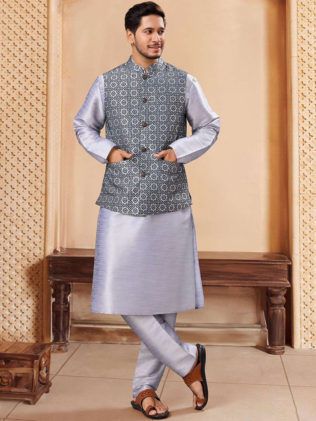

House of Pataudi Men Straight Kurta With Pyjama & Nehru Jacket, Navy blue