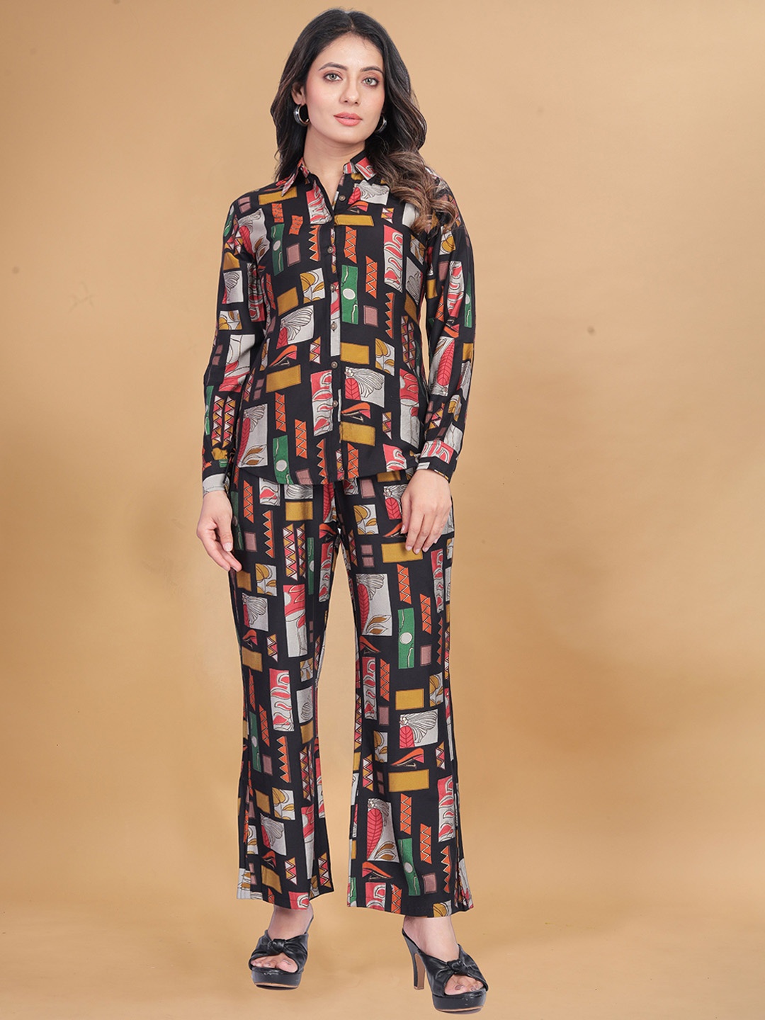 

Divyadham Textiles Printed Shirt & Trousers Co-Ord, Black