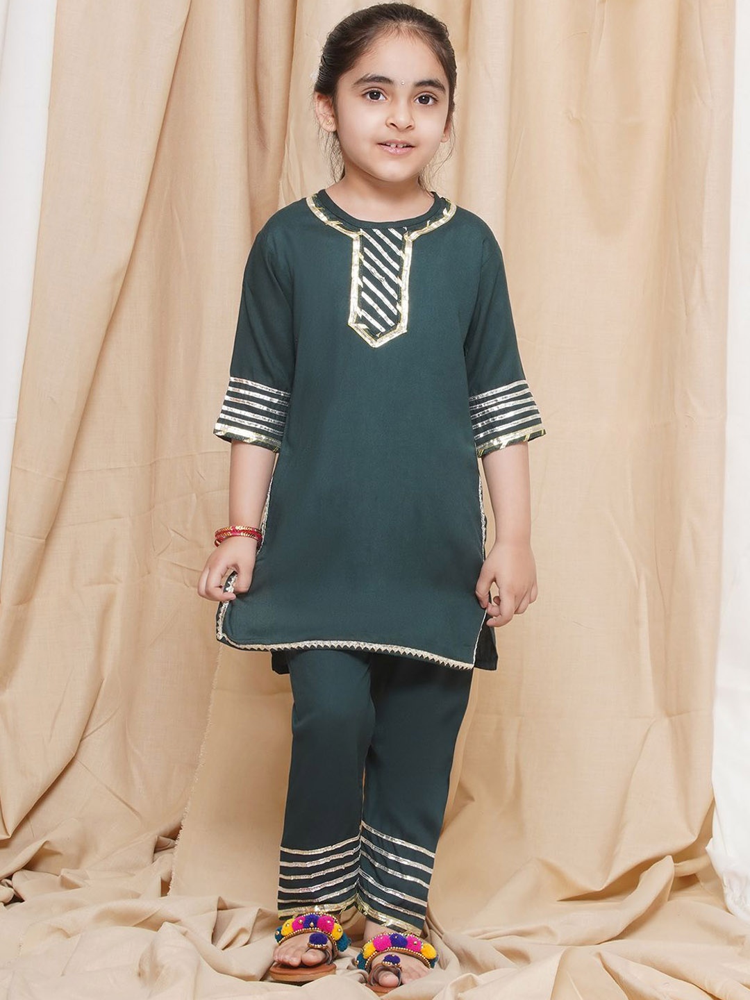 

Aj DEZInES Girls Regular Gotta Patti Pure Cotton Kurta with Pyjamas, Green