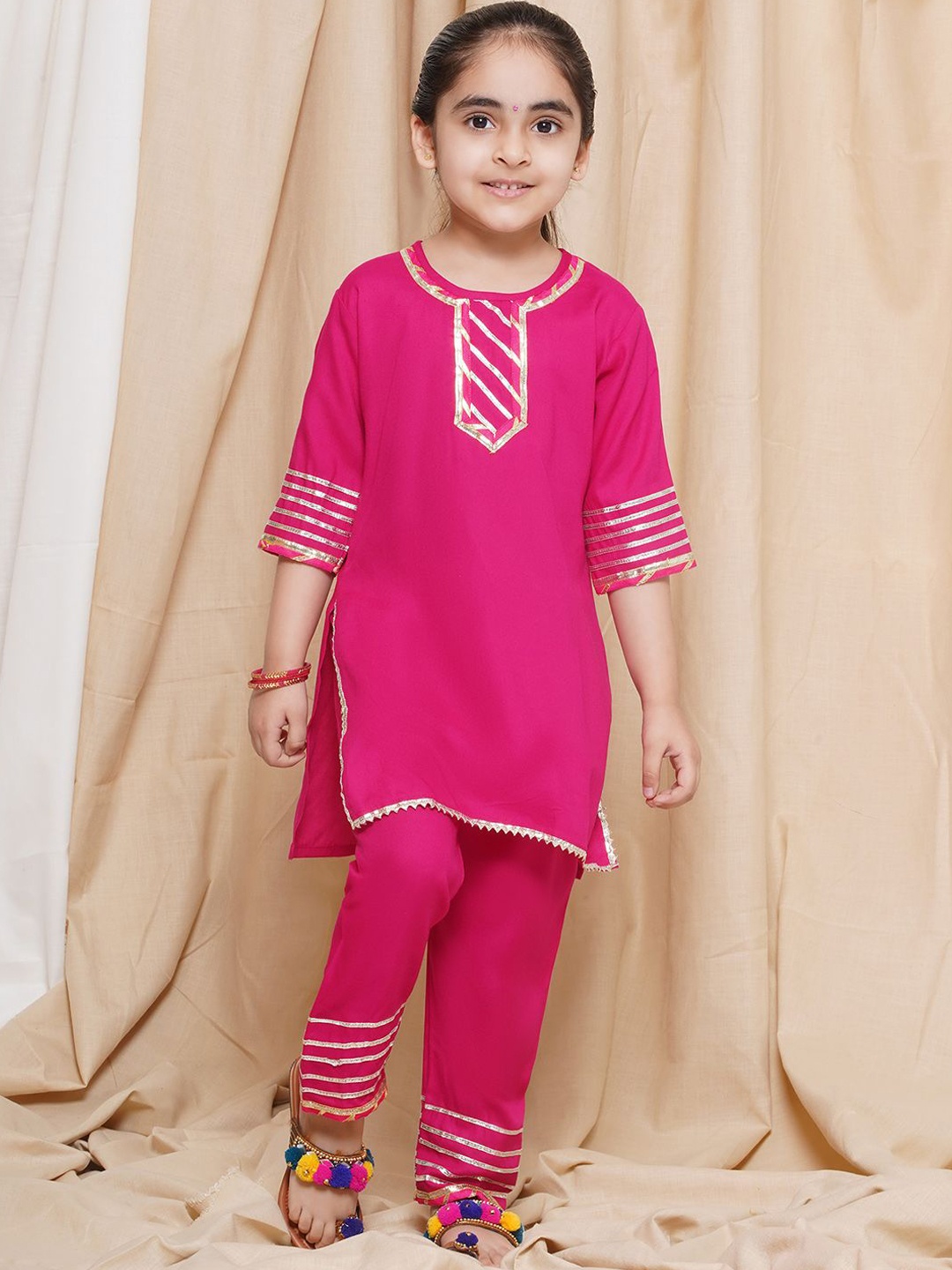 

Aj DEZInES Girls Yoke Design Regular Gotta Patti Pure Cotton Kurta with Pyjamas, Pink