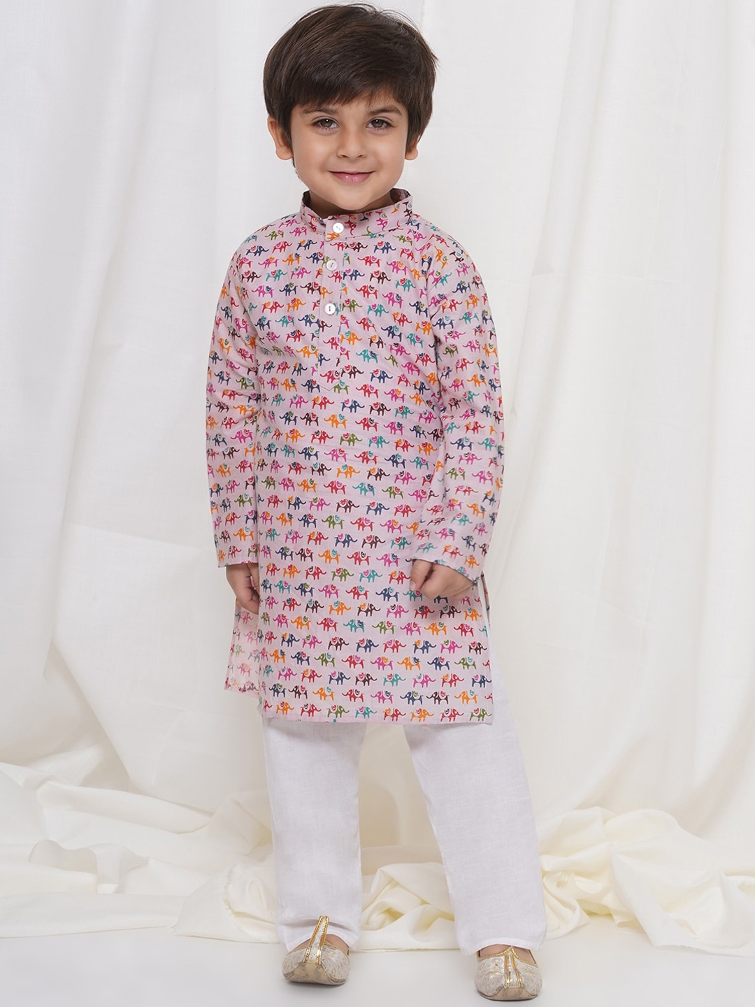 

Aj DEZInES Boys Quirky Printed Pure Cotton Kurta with Pyjamas, Peach