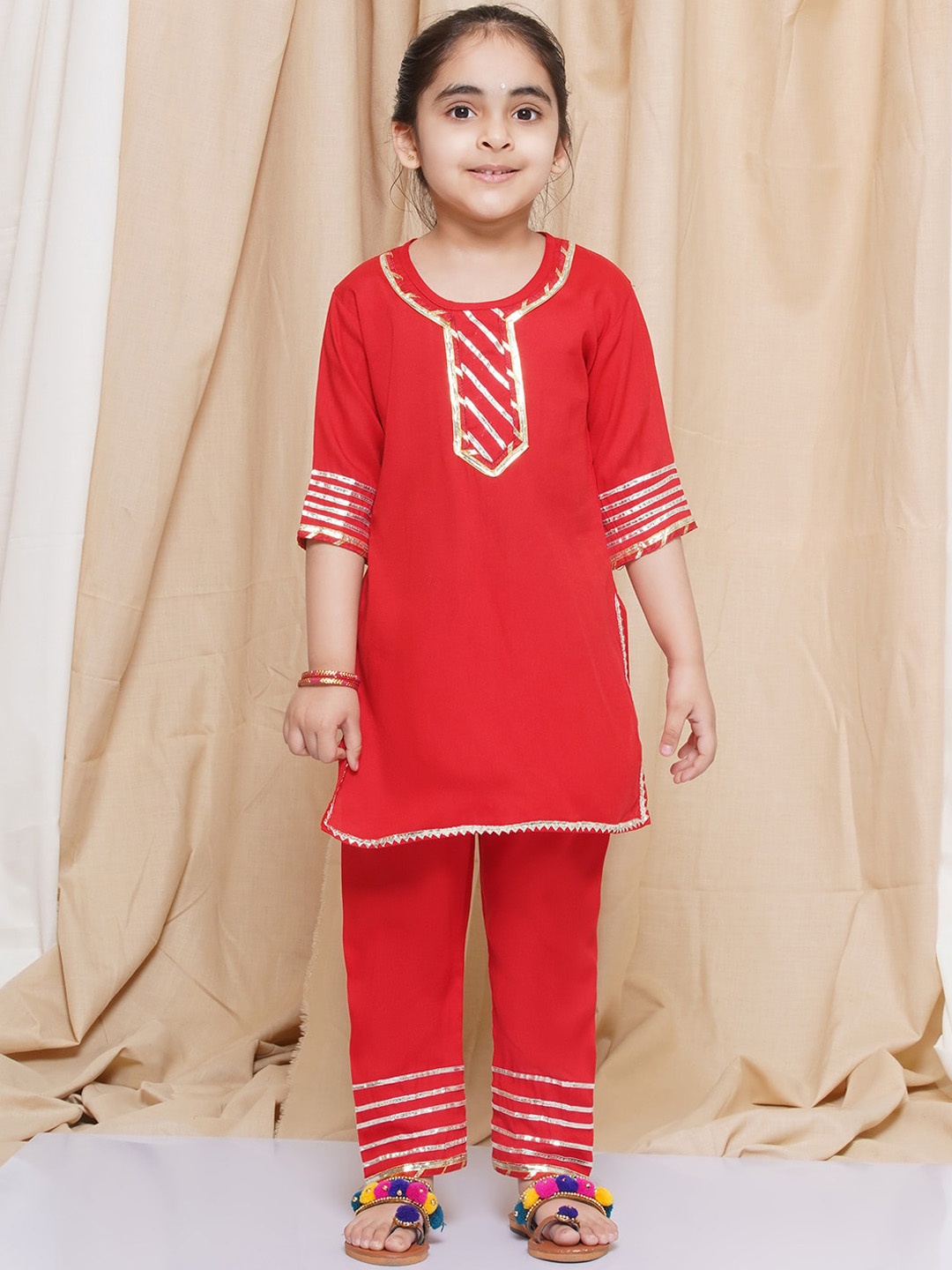 

Aj DEZInES Girls Yoke Design Gotta Patti Pure Cotton Kurta with Pyjamas, Red