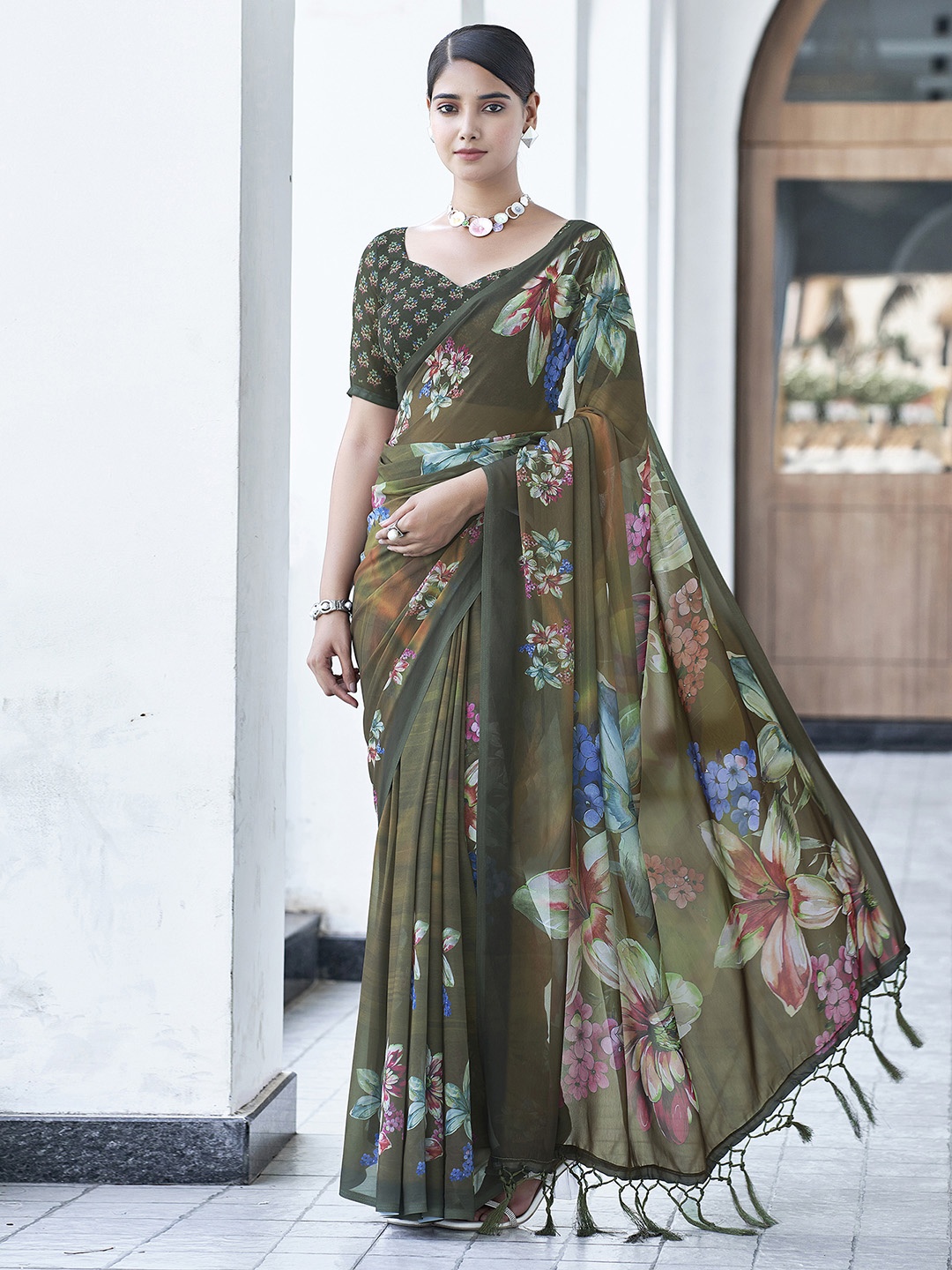 

Mitera Floral Pure Georgette Saree, Olive