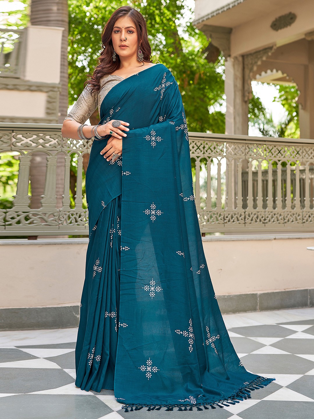 

Mitera Ethnic Motifs Printed Saree, Blue