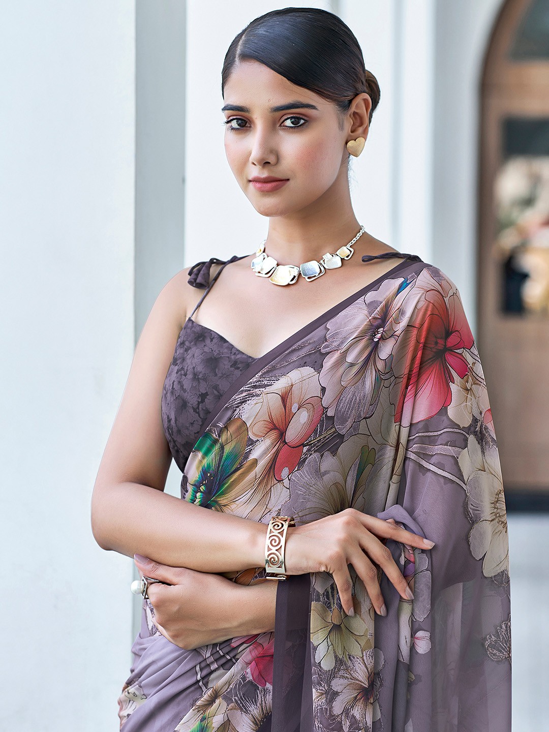 

Mitera Floral Pure Georgette Saree, Mauve