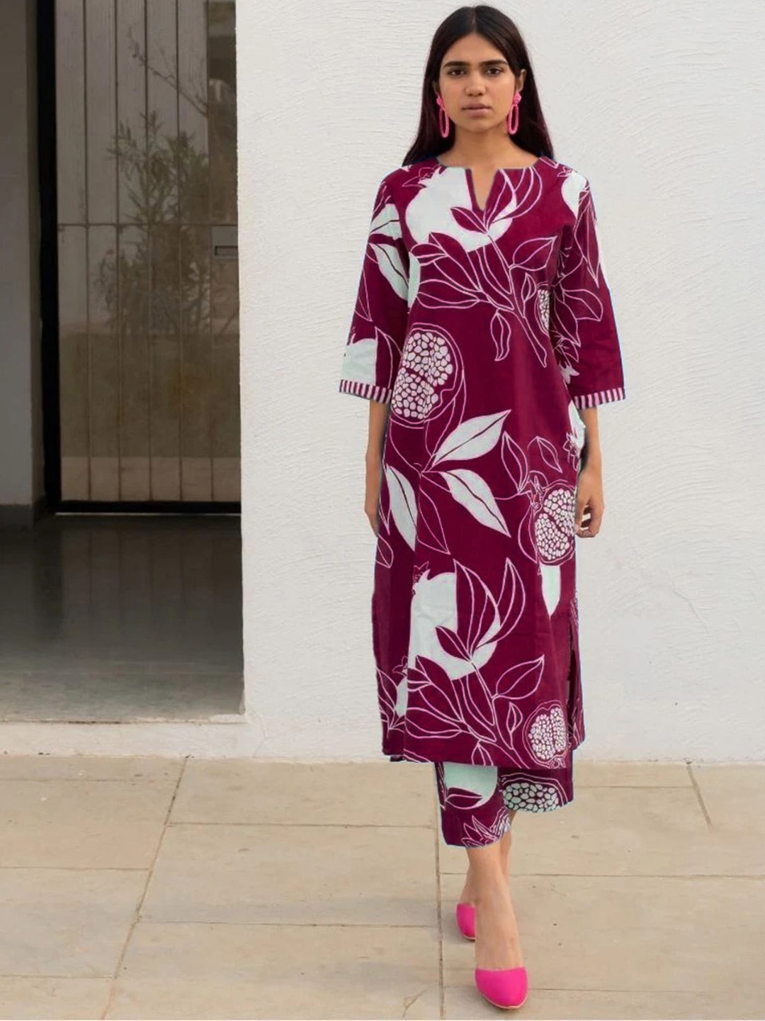 

Anni Designer Women Floral Printed Regular Kurta with Trousers, Magenta