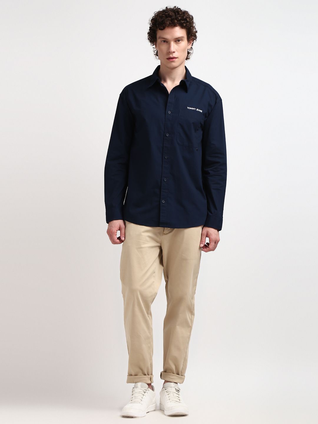 

Tommy Hilfiger Men Opaque Solid Spread Collar Casual Shirt, Navy blue