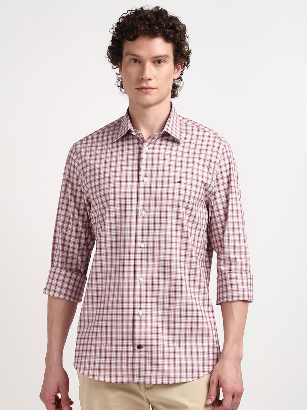 

Tommy Hilfiger Men Gingham Checks Opaque Checked Casual Shirt, Red