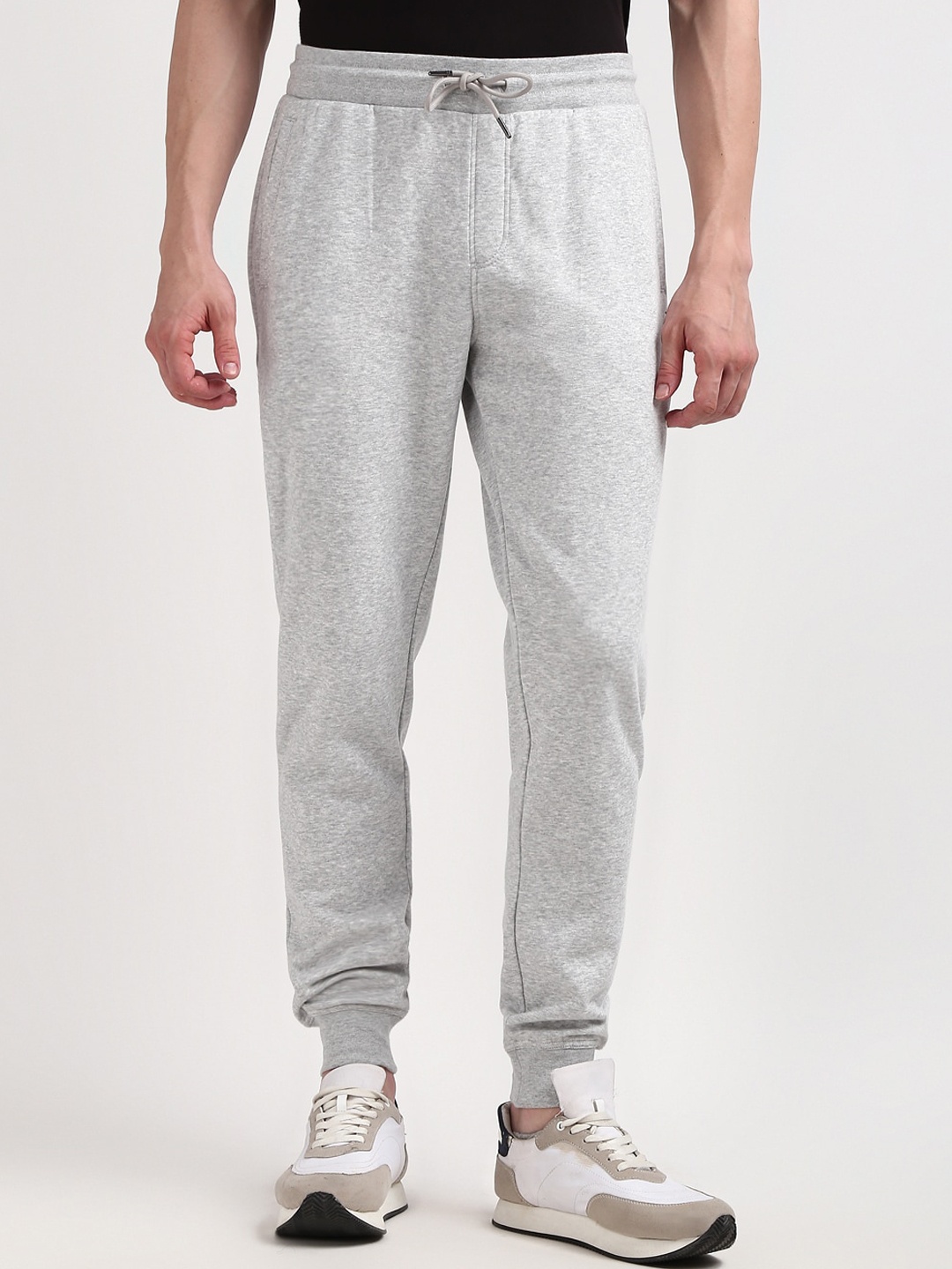 

Tommy Hilfiger Men Regular Fit Mid-Rise Joggers With Side Pockets, Grey