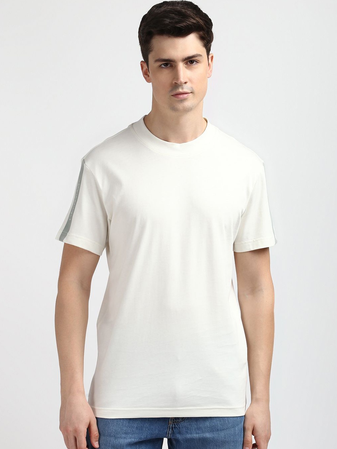 

Calvin Klein Men Round Neck Solid T-shirt, White