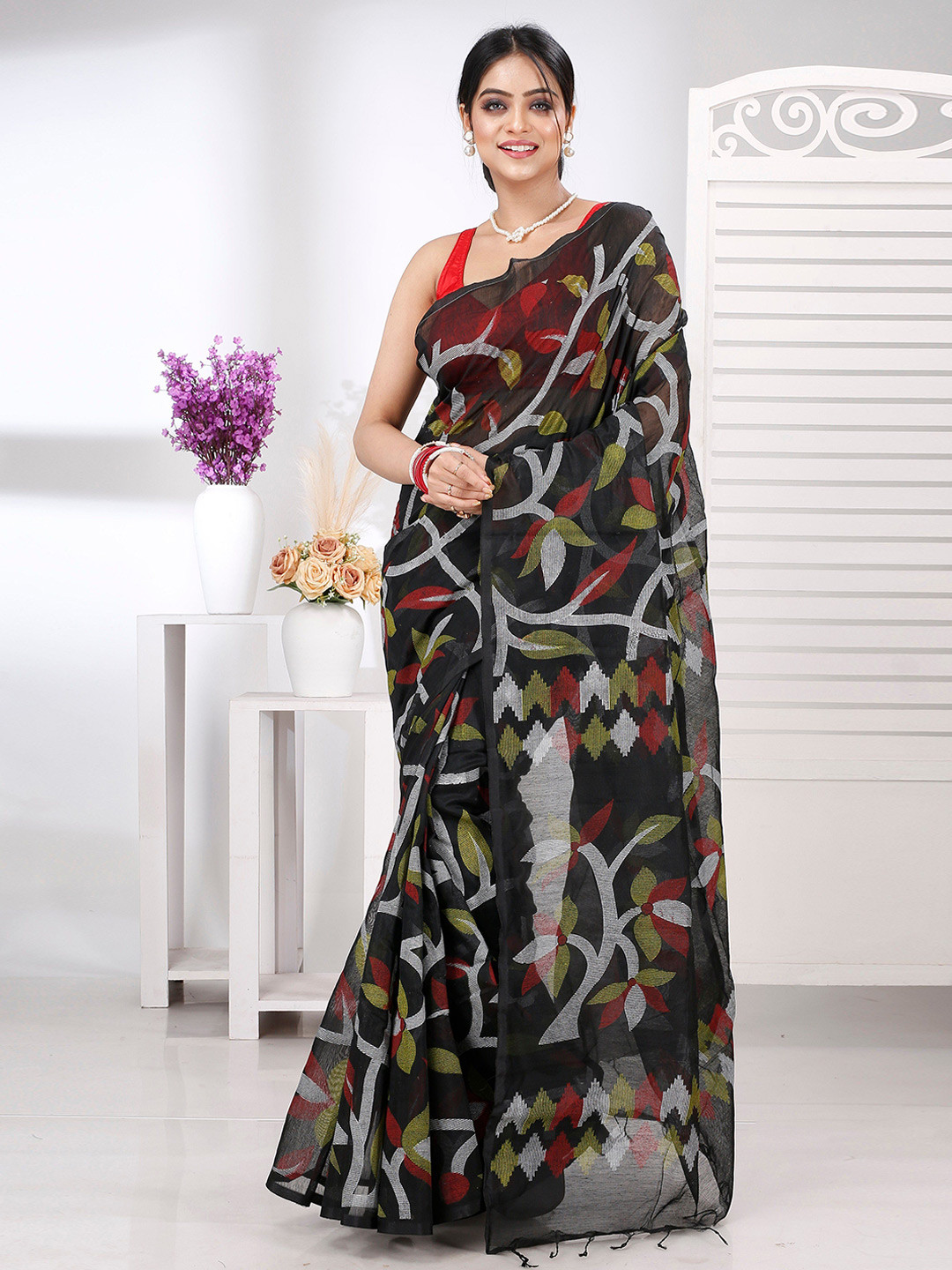 

DipDiya Woven Design Pure Cotton Taant Saree, Black