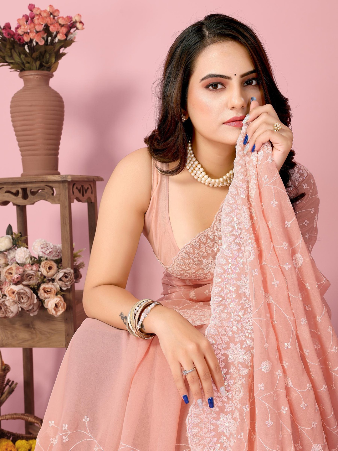 

VAIRAGEE Ethnic Motifs Embroidered Saree, Peach