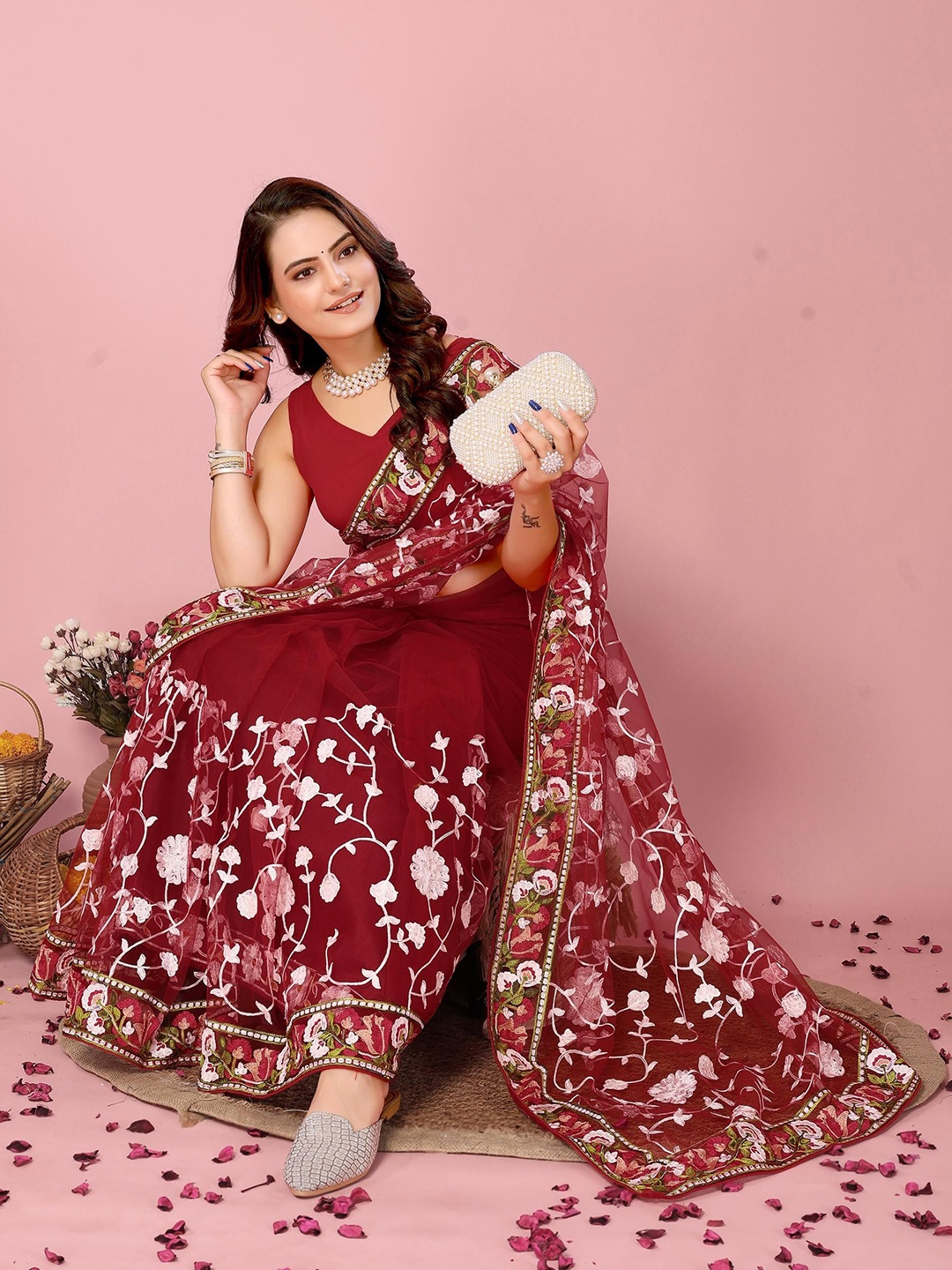 

VAIRAGEE Floral Embroidered Net Saree, Maroon
