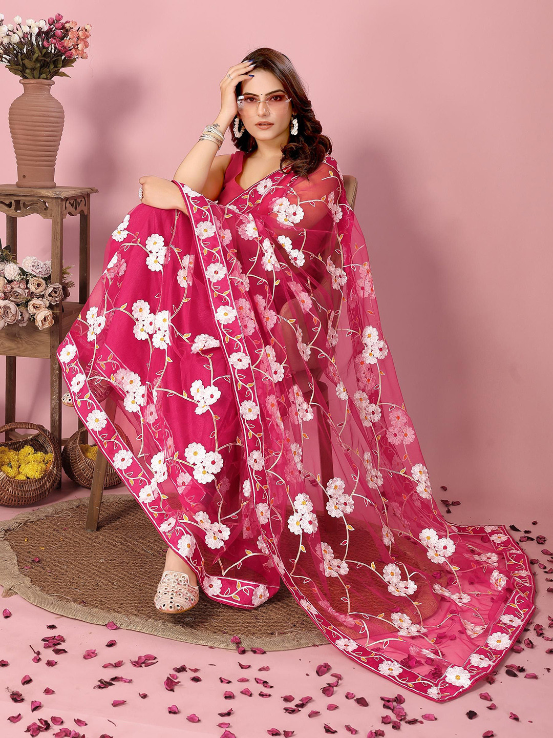

VAIRAGEE Ethnic Motifs Embroidered Net Saree, Pink