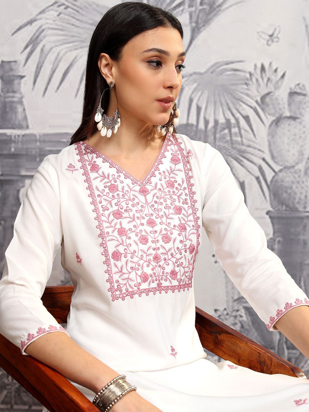 

Vishudh Women Floral Embroidered Mirror Work Kurta, White