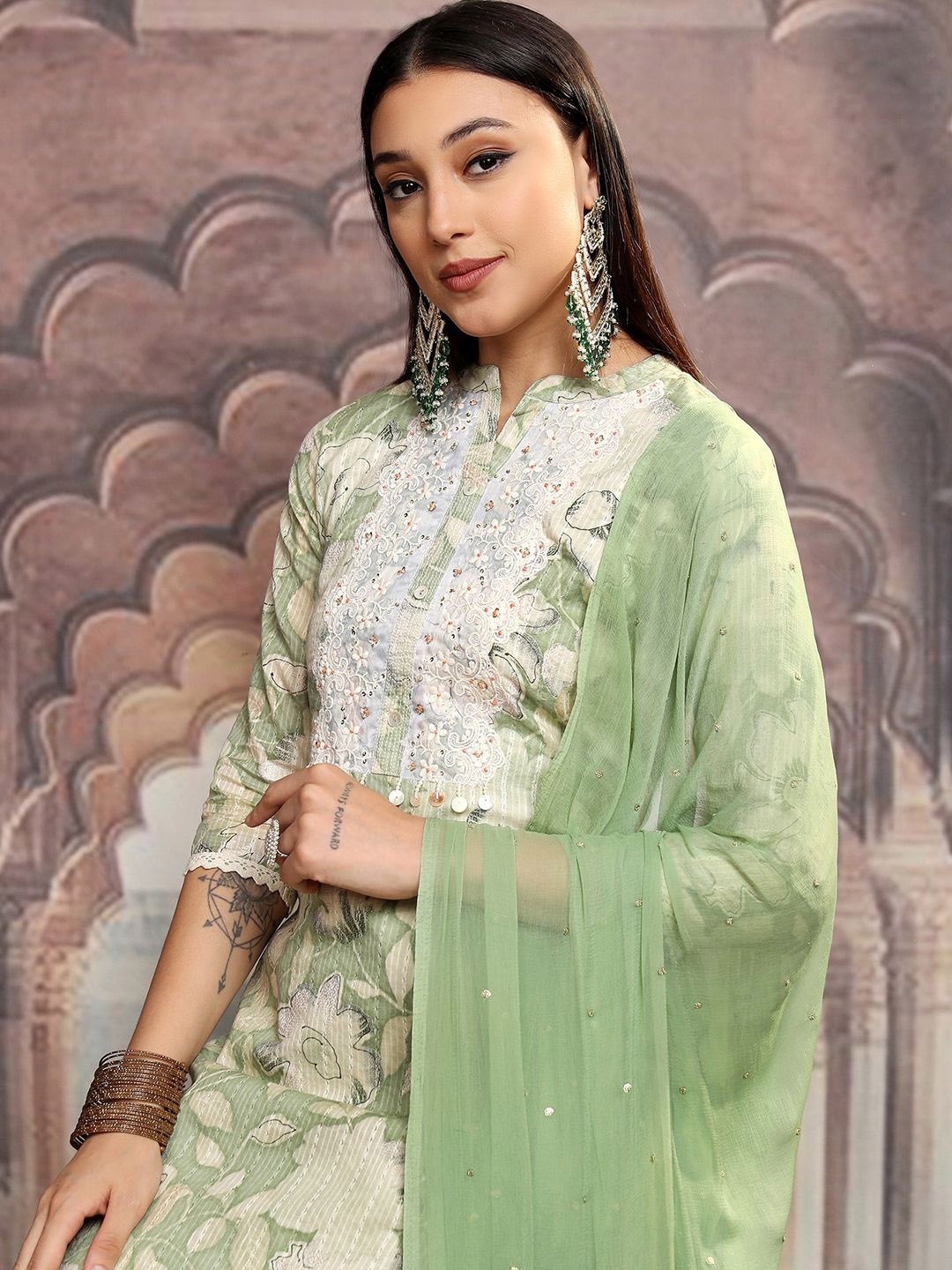 

Vishudh Women Floral Printed Regular Thread Work Pure Cotton Kurta with Trousers & Dupatta, Green