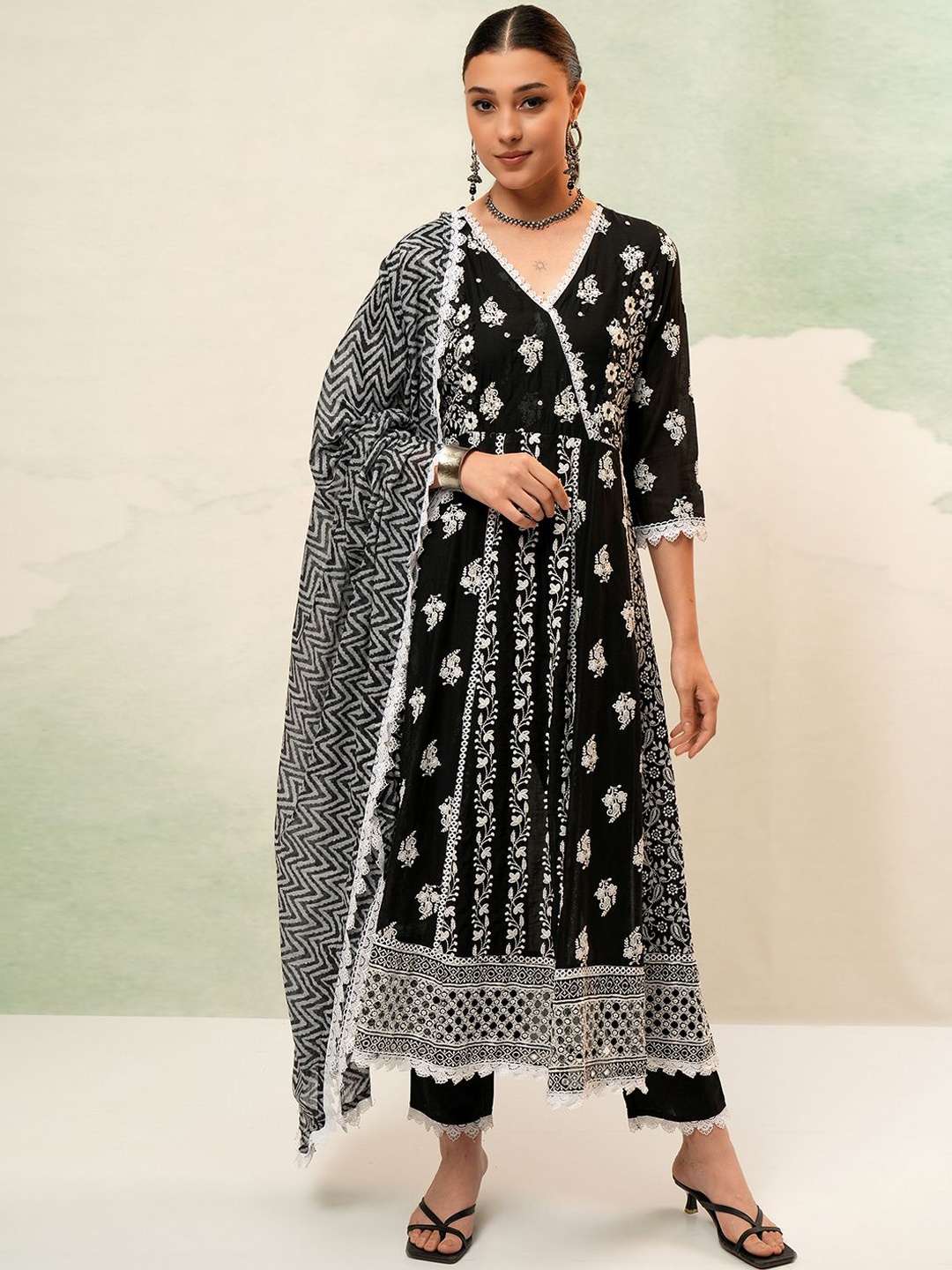 

Vishudh Women Floral Embroidered Pure Cotton Kurta with Trousers & With Dupatta, Black