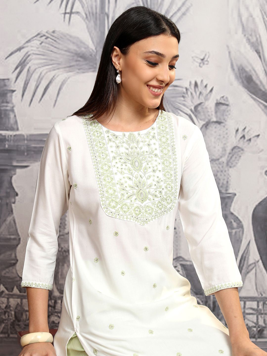 

Vishudh Women Ethnic Motifs Embroidered Kurta, White