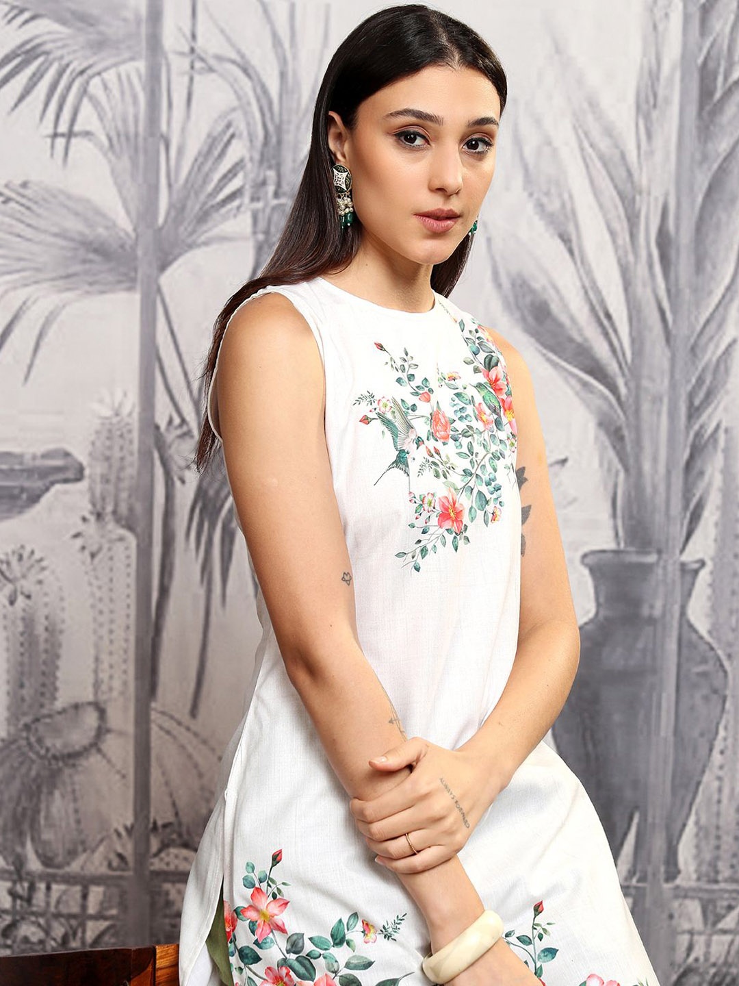 

Vishudh Women Floral Printed Straight Kurta, Off white