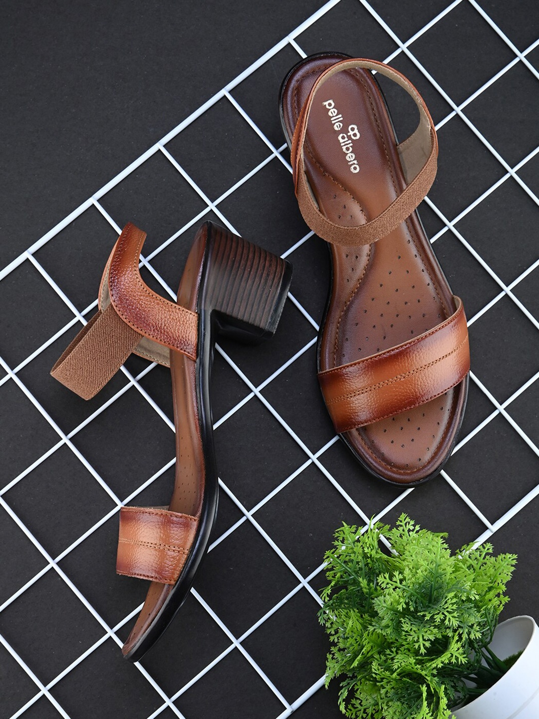 

pelle albero Women Leather Block Sandals, Tan