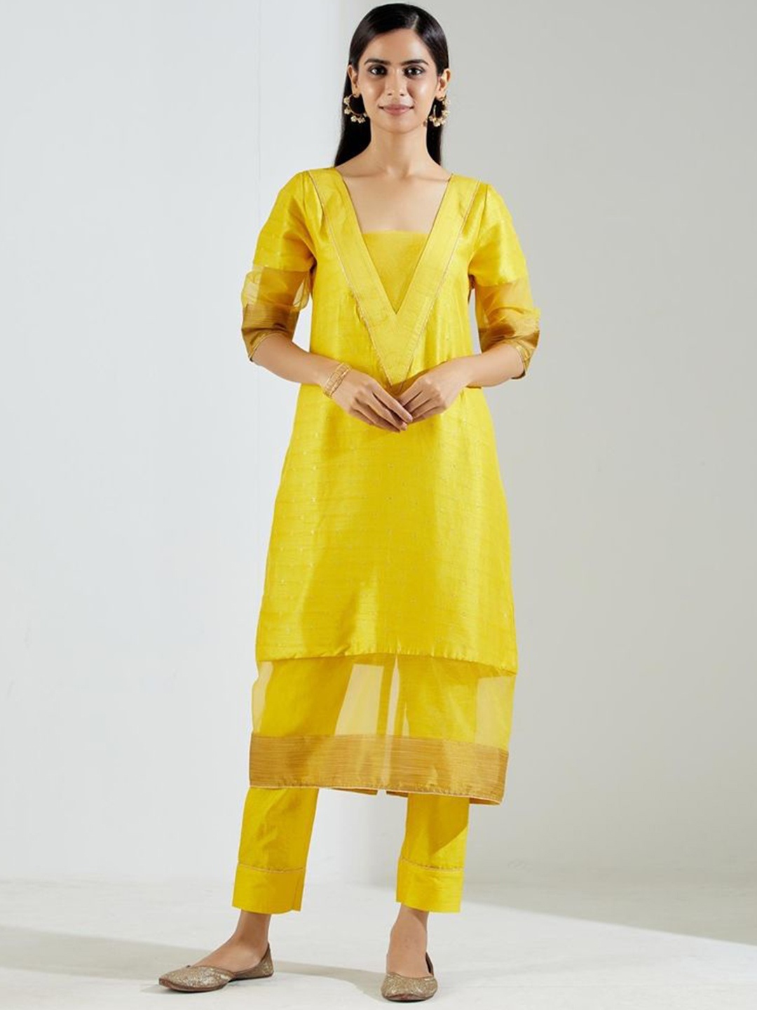 

THE INDIAN CAUSE Women Solid Regular Chanderi Silk Kurta with Trousers, Yellow