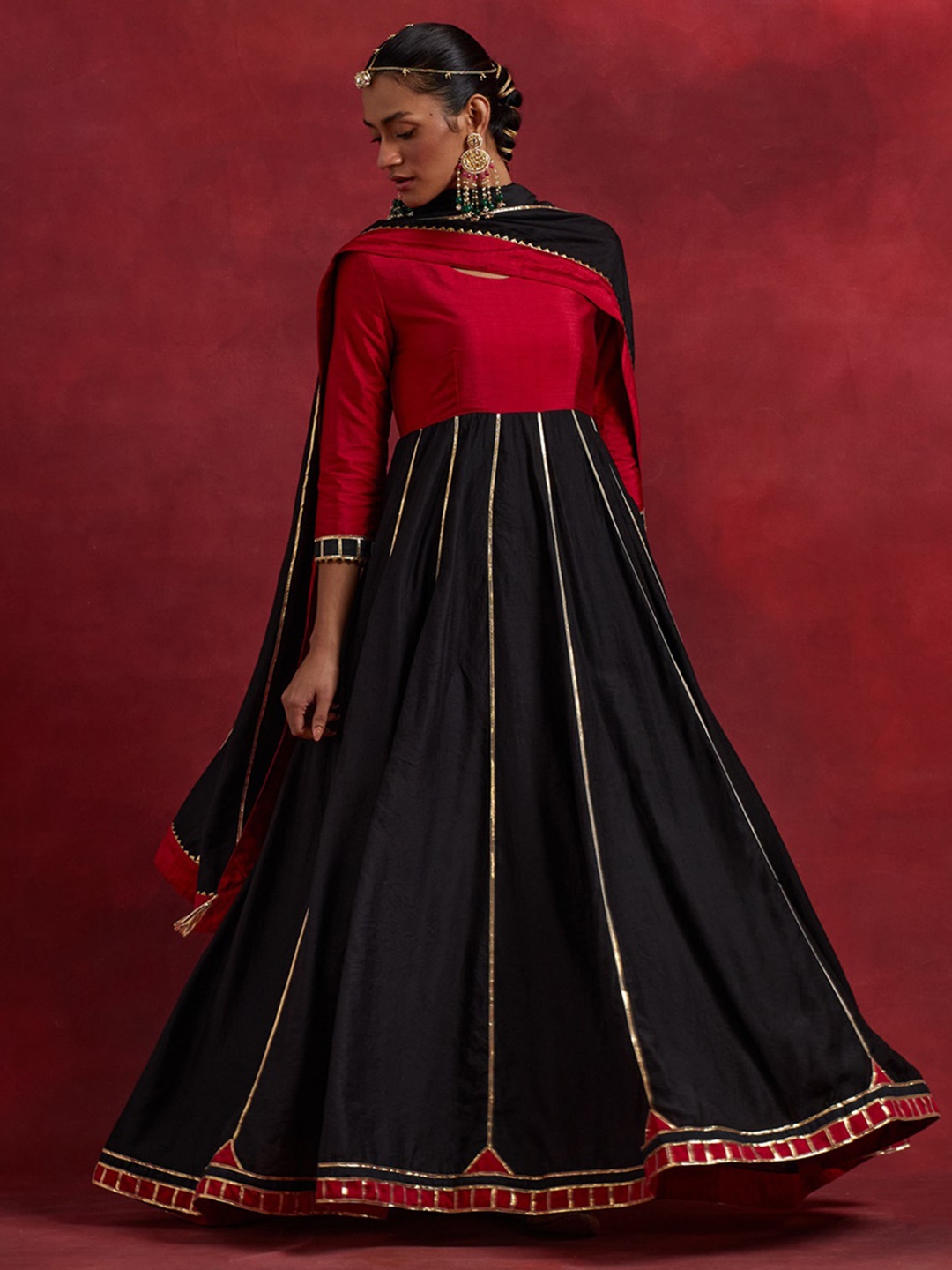 

THE INDIAN CAUSE Women Printed Anarkali Gotta Patti Kurta with Palazzos & With Dupatta, Red