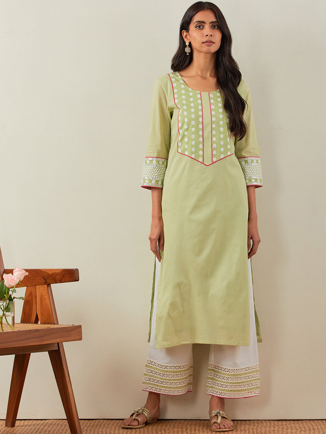 

THE INDIAN CAUSE Women Embroidered Chikankari Pure Cotton Kurta with Palazzos, Green