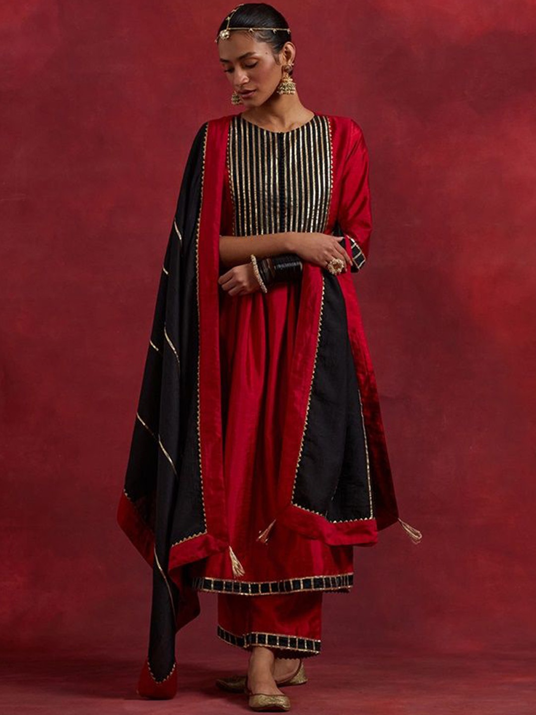 

THE INDIAN CAUSE Women Striped Regular Raw Silk Kurta with Palazzos & With Dupatta, Red