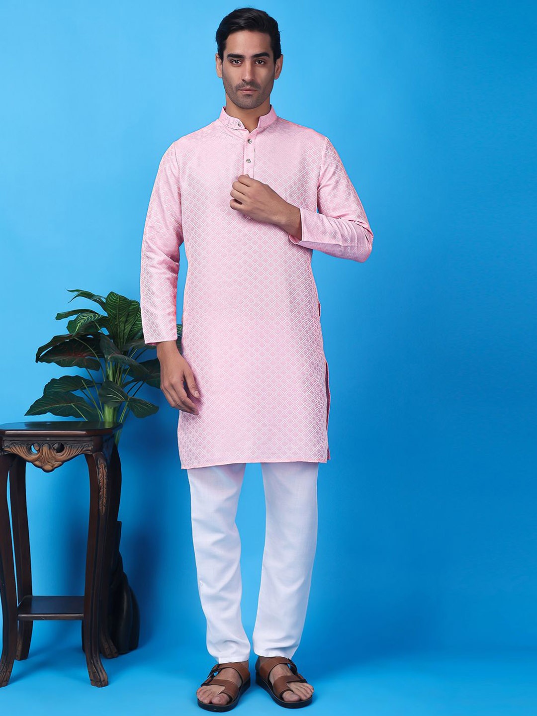 

Hangup Men Regular Thread Work Dupion Silk Kurta with Pyjamas, Pink