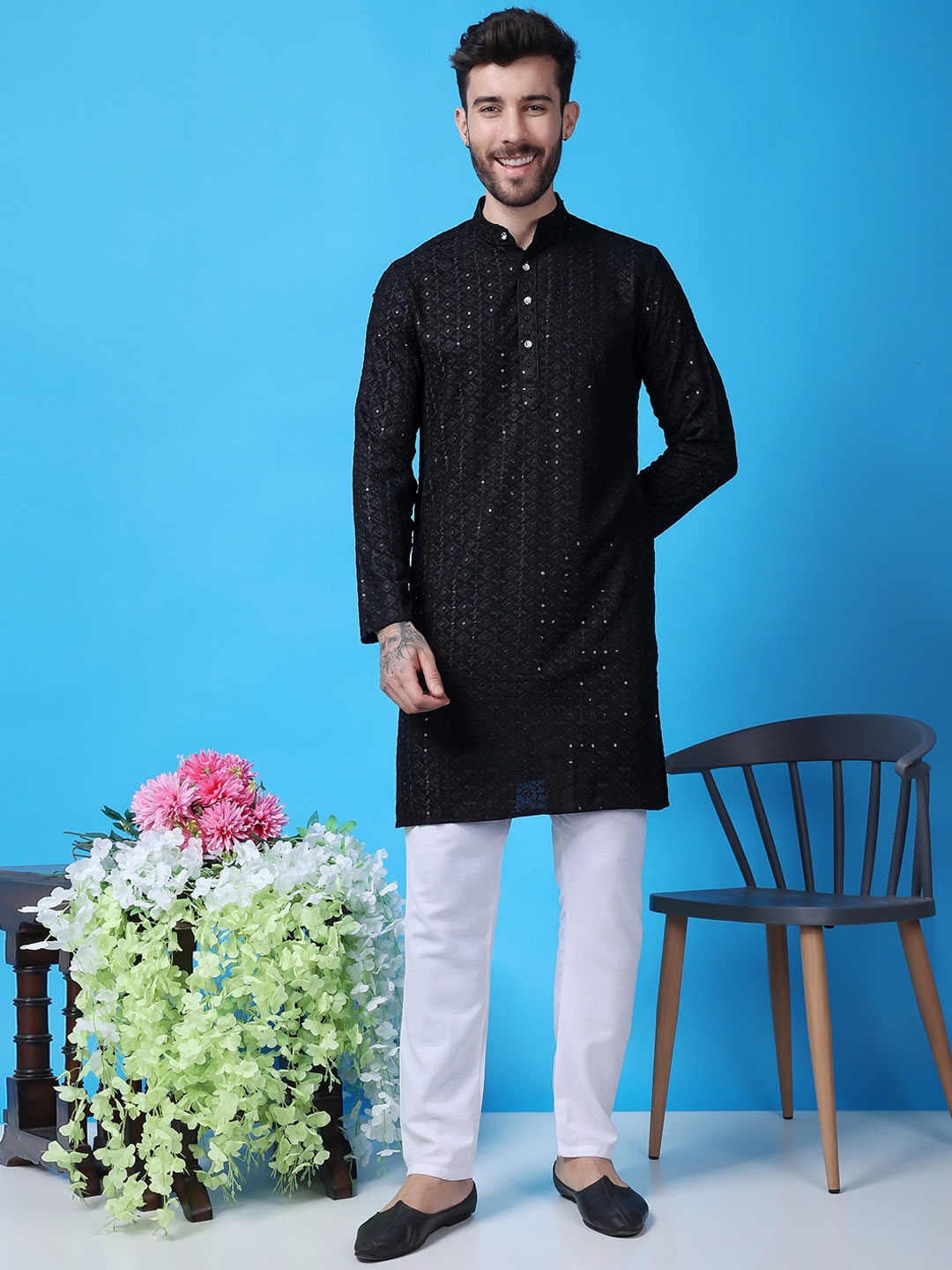 

Hangup Men Embroidered Regular Kurta with Pyjamas, Black