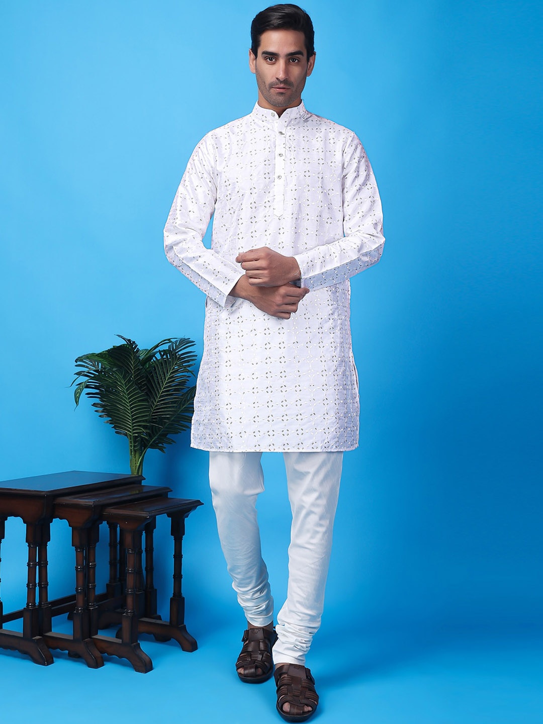 

Hangup Men Floral Embroidered Regular Sequinned Kurta with Pyjamas, White