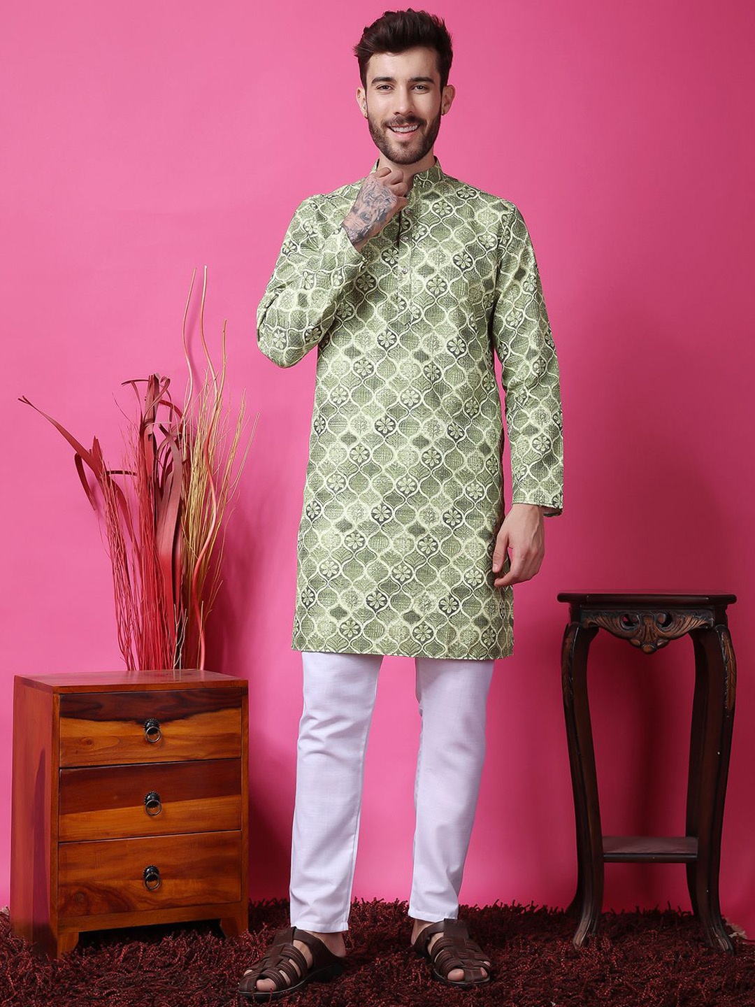

Hangup Men Embroidered Regular Dupion Silk Kurta With Pyjamas, Green