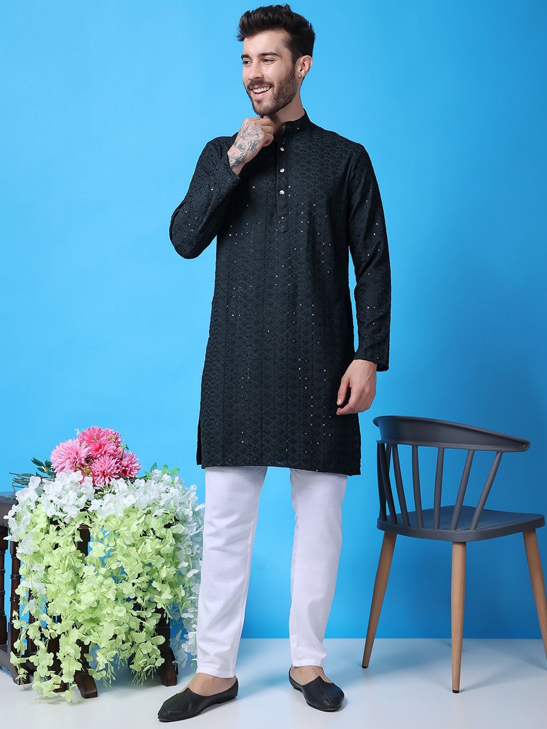 

Hangup Men Embroidered Regular Kurta with Pyjamas, Black