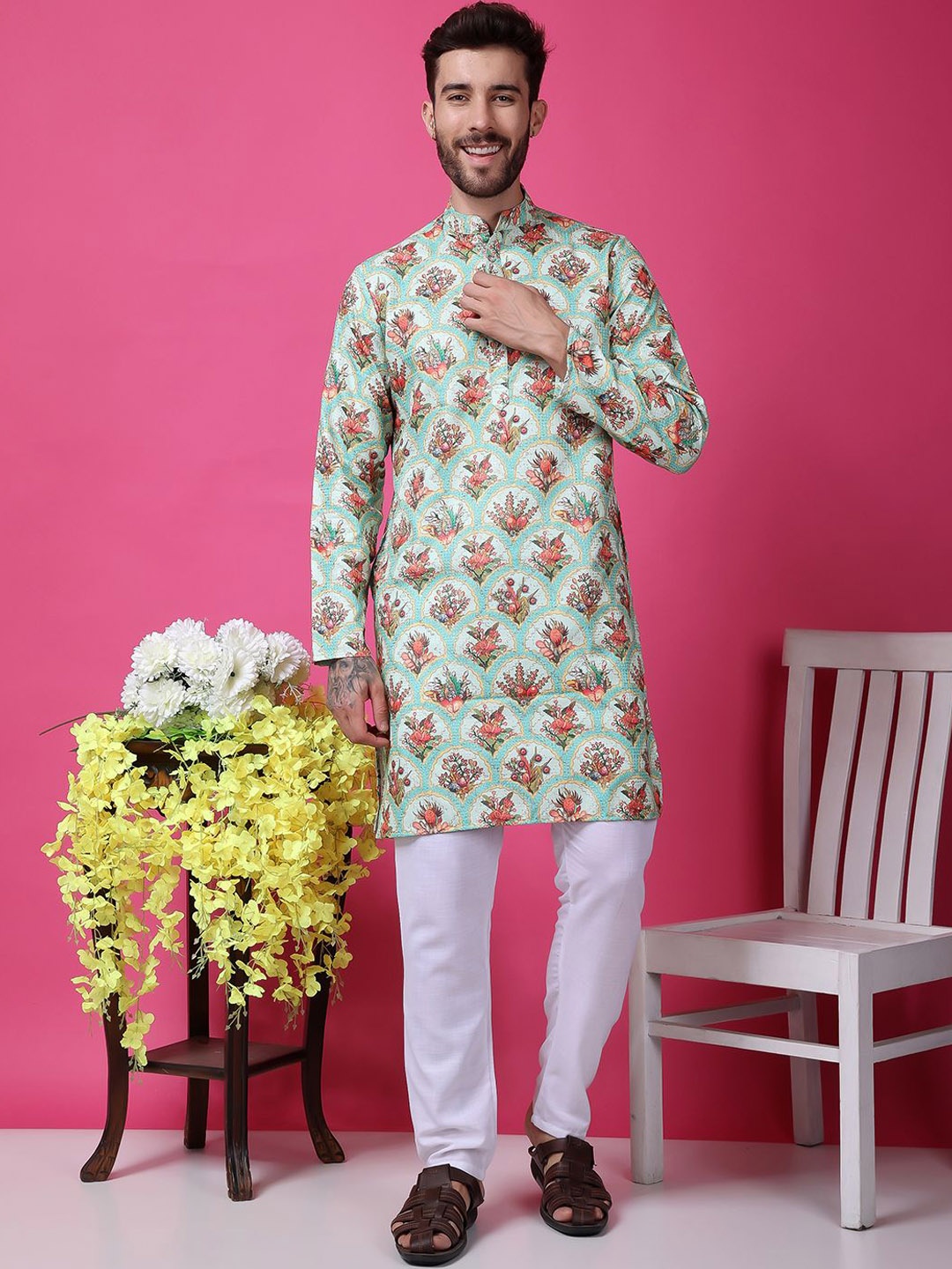 

Hangup Men Embroidered Regular Kurta with Pyjamas, Blue