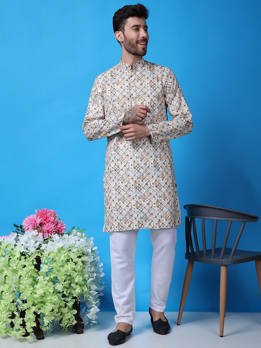 

Hangup Men Embroidered Regular Kurta With Pyjamas, Beige
