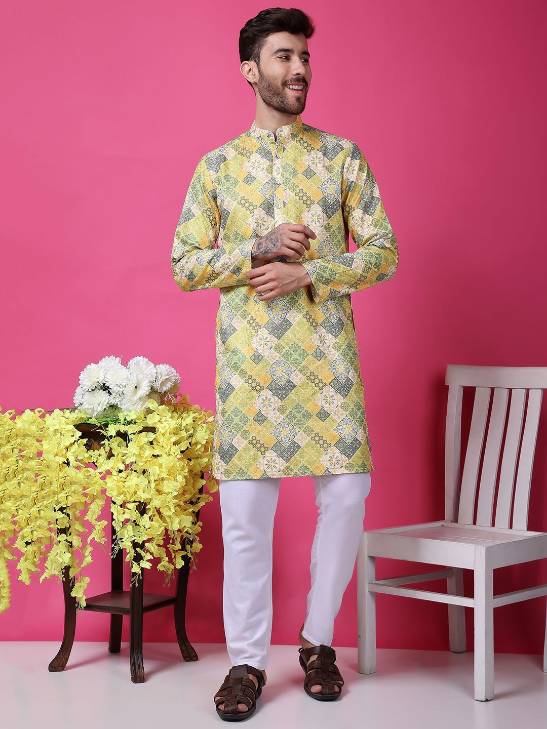 

Hangup Men Embroidered Regular Dupion Silk Kurta with Pyjamas, Green