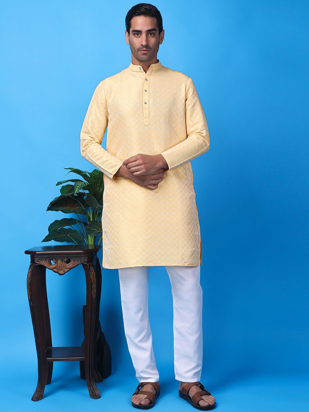 

Hangup Men Solid Kurta with Pyjamas, Yellow