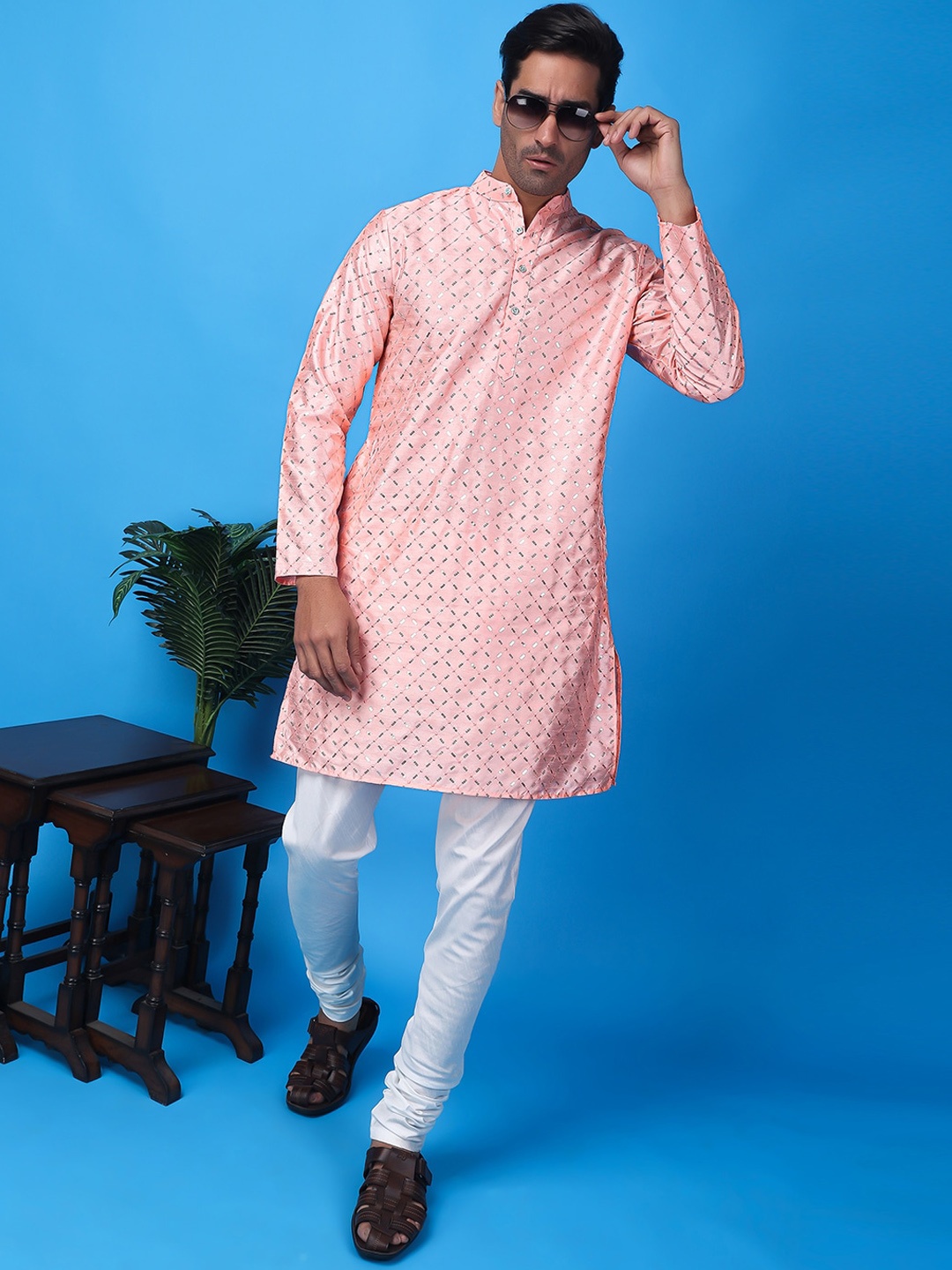 

Hangup Men Embroidered Regular Dupion Silk Kurta with Pyjamas, Pink