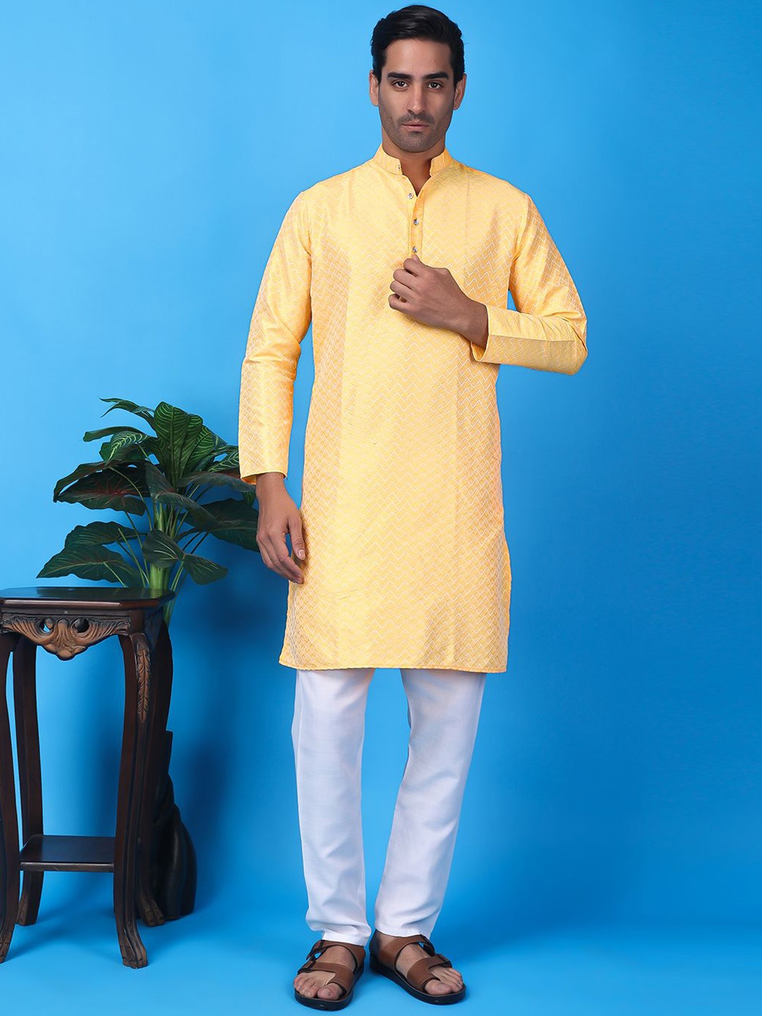 

Hangup Men Chevron Embroidered Kurta with Pyjamas, Yellow