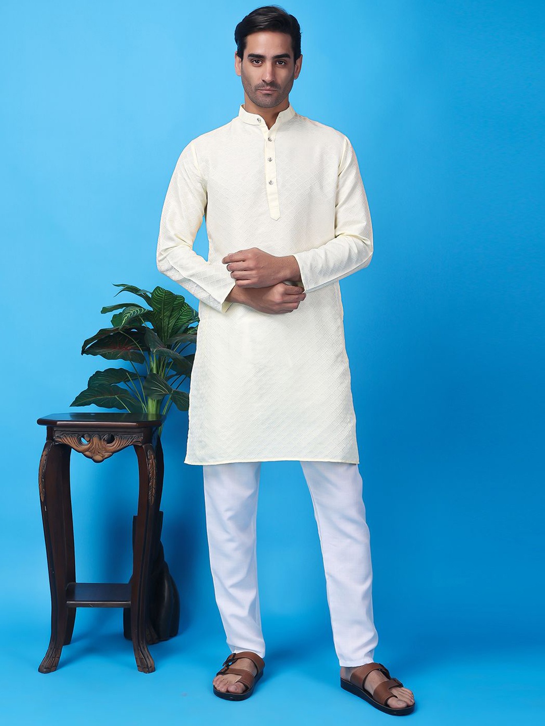 

Hangup Men Ethnic Motifs Embroidered Dupion Silk Kurta with Pyjamas, Off white