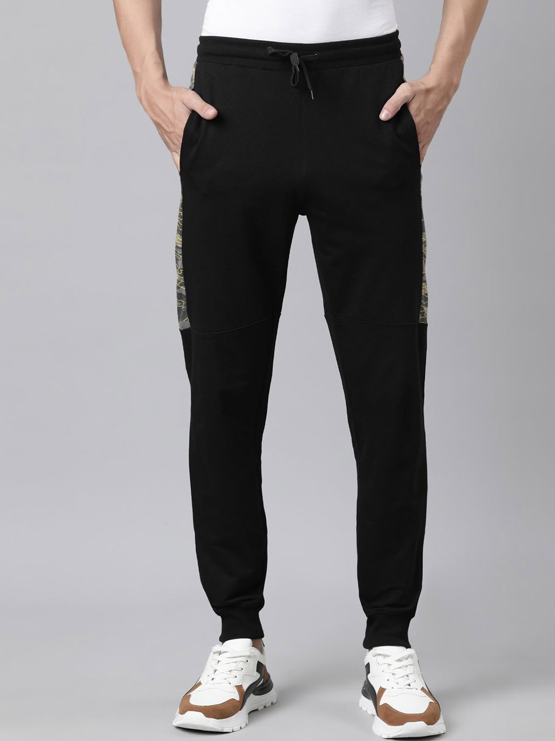 

DIXCY SCOTT Men Colourblock Mid Rise Joggers, Black