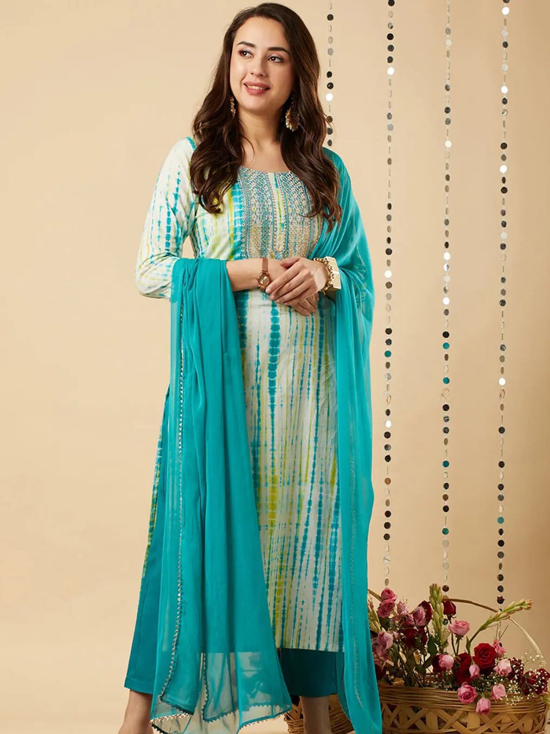 

MANKSH Women Dyed Regular Thread Work Kurta with Trousers & Dupatta, Sea green