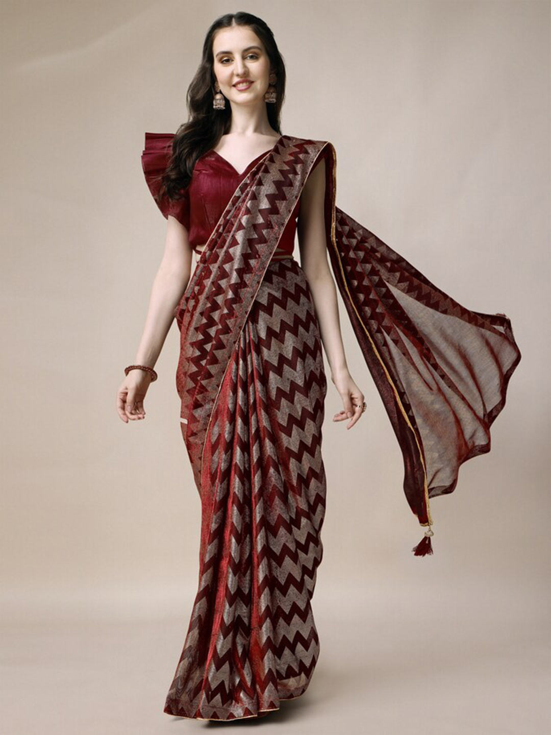 

VIJAYA VALLABH Geometric Printed Net Saree, Red