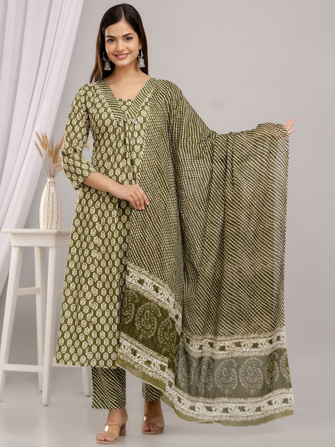 

D K W Women Floral Printed Regular Pure Cotton Kurta with Trousers & Dupatta, Green