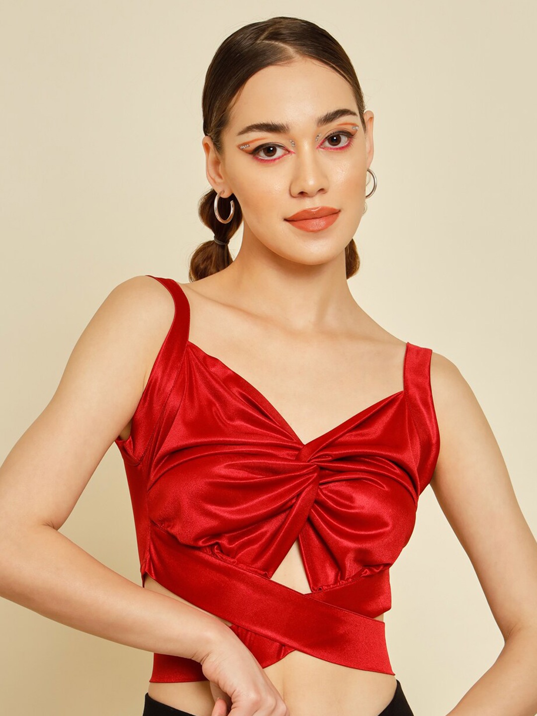 

TANDUL Solid Twisted Shoulder Straps Crop Top, Red