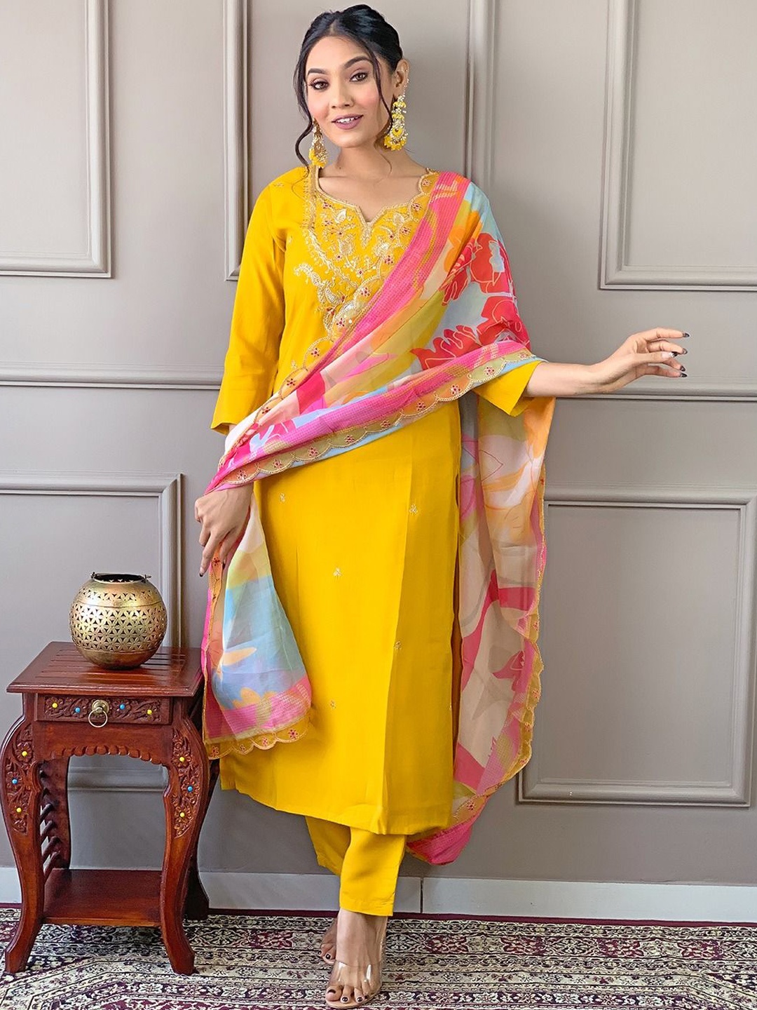 

NEWADHIYA ENTERPRISES Women Floral Yoke Design Thread Work Kurta set With Dupatta, Yellow